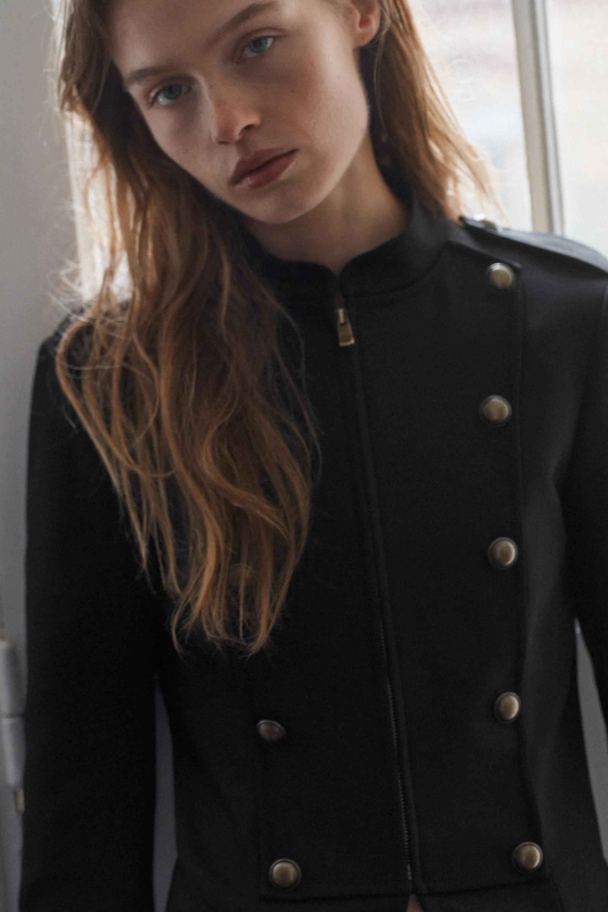 VESTE AJUSTÉE À BOUTONS